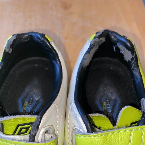 Umbro  Tennis Shoes SZ 11.5 kids - Picture 4 of 6
